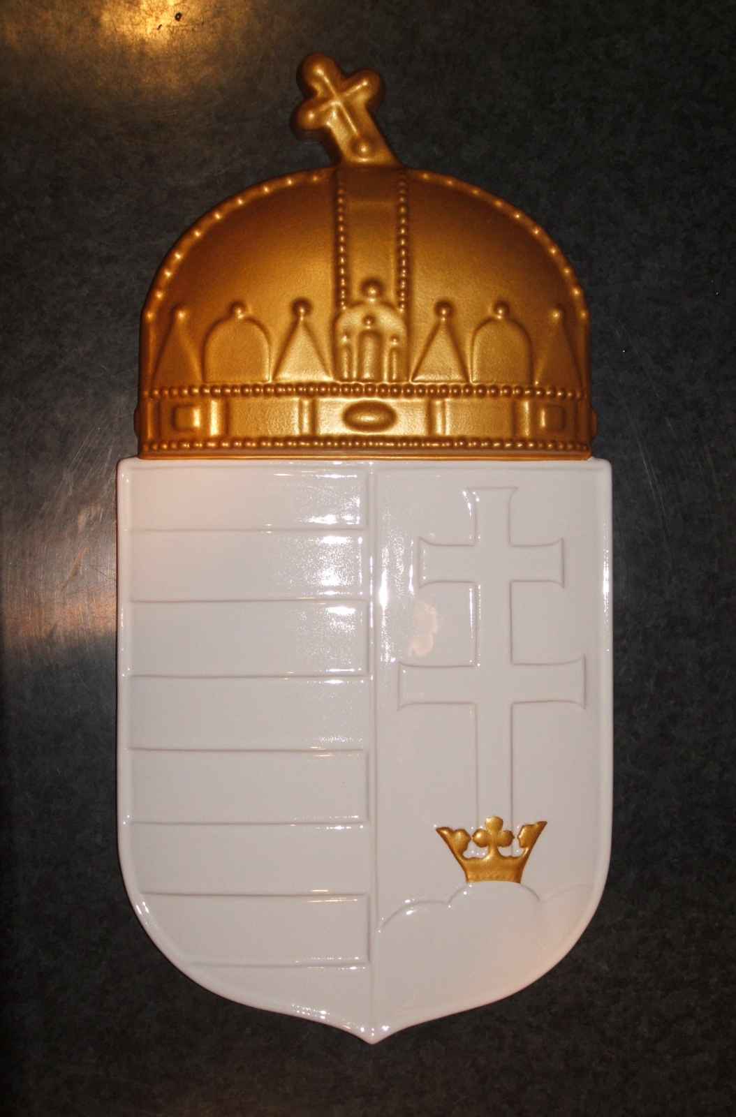Kerámia címer matt arany dekorral