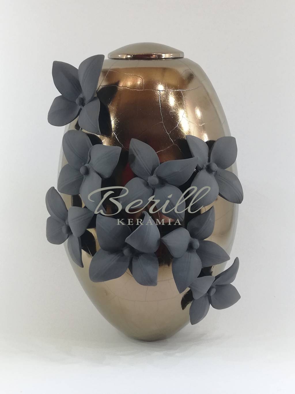 Kerámia ovál bronz urna antracit virágokkal. OU-BAV