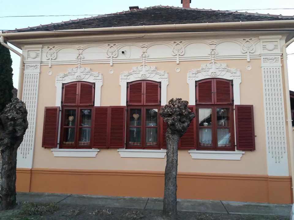 A régi polisztirol dísszel.