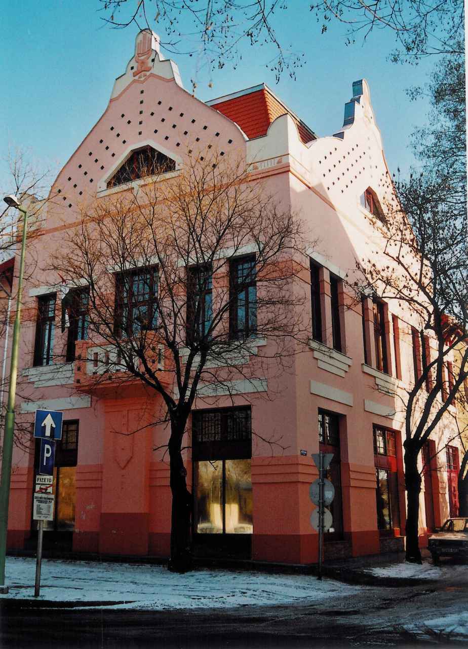 Homlokzat pompában